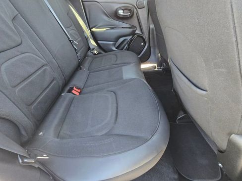 Used 2017 Jeep Renegade Altitude AWD/4WD image 14