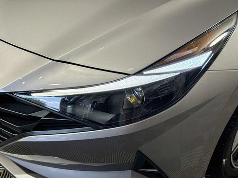 Used 2023 Hyundai Elantra SEL w/ Convenience Package FWD image 3