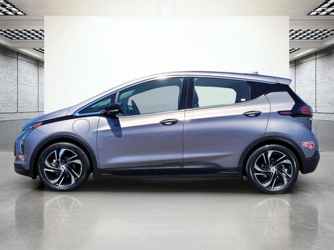 Used 2023 Chevrolet Bolt LT w/ Infotainment Package FWD image 9