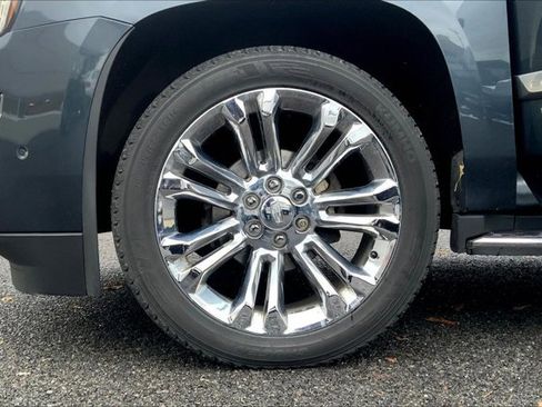 Used 2020 Cadillac Escalade Luxury image 8