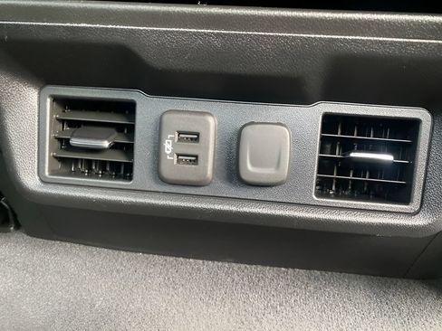 Used 2022 Chevrolet Silverado 1500 LT AWD/4WD image 24