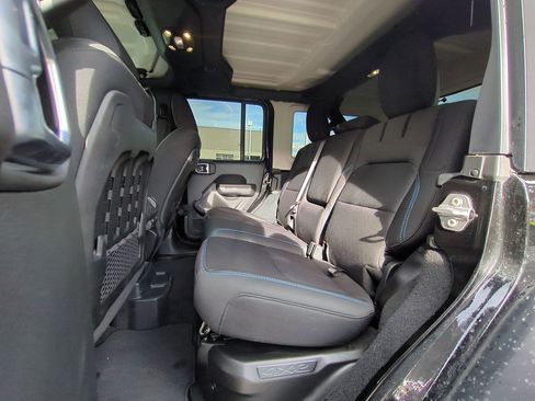 Used 2023 Jeep Wrangler Rubicon w/ Cold Weather Group image 31