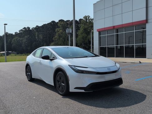 New 2026 Toyota Prius LE image 7