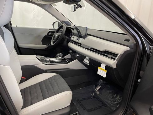 New 2025 Mitsubishi Outlander SE image 27