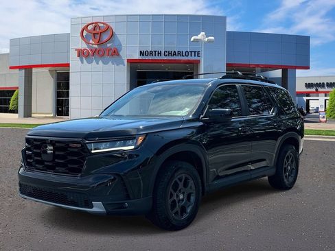 Used 2025 Honda Pilot TrailSport image 4