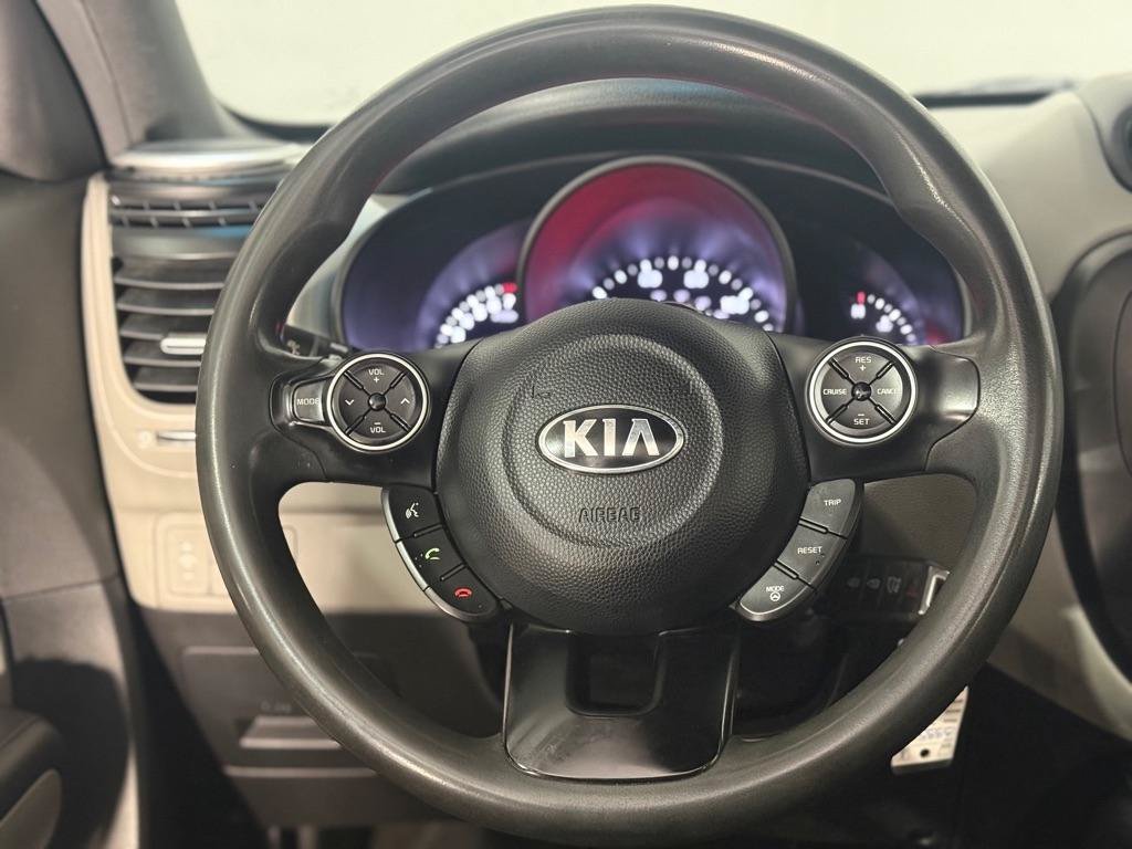 Used 2016 Kia Soul + FWD image 13