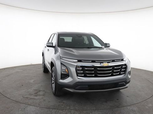 Used 2025 Chevrolet Equinox LT image 3