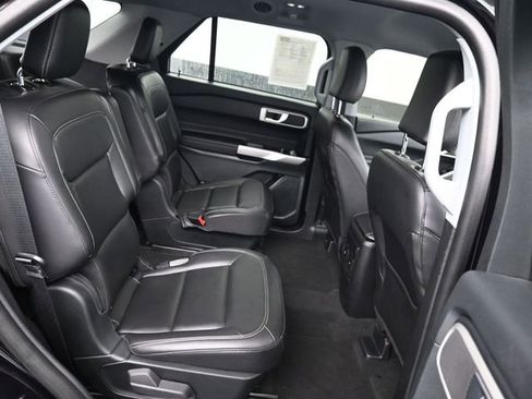 Used 2023 Ford Explorer XLT w/ Equipment Group 202A image 8
