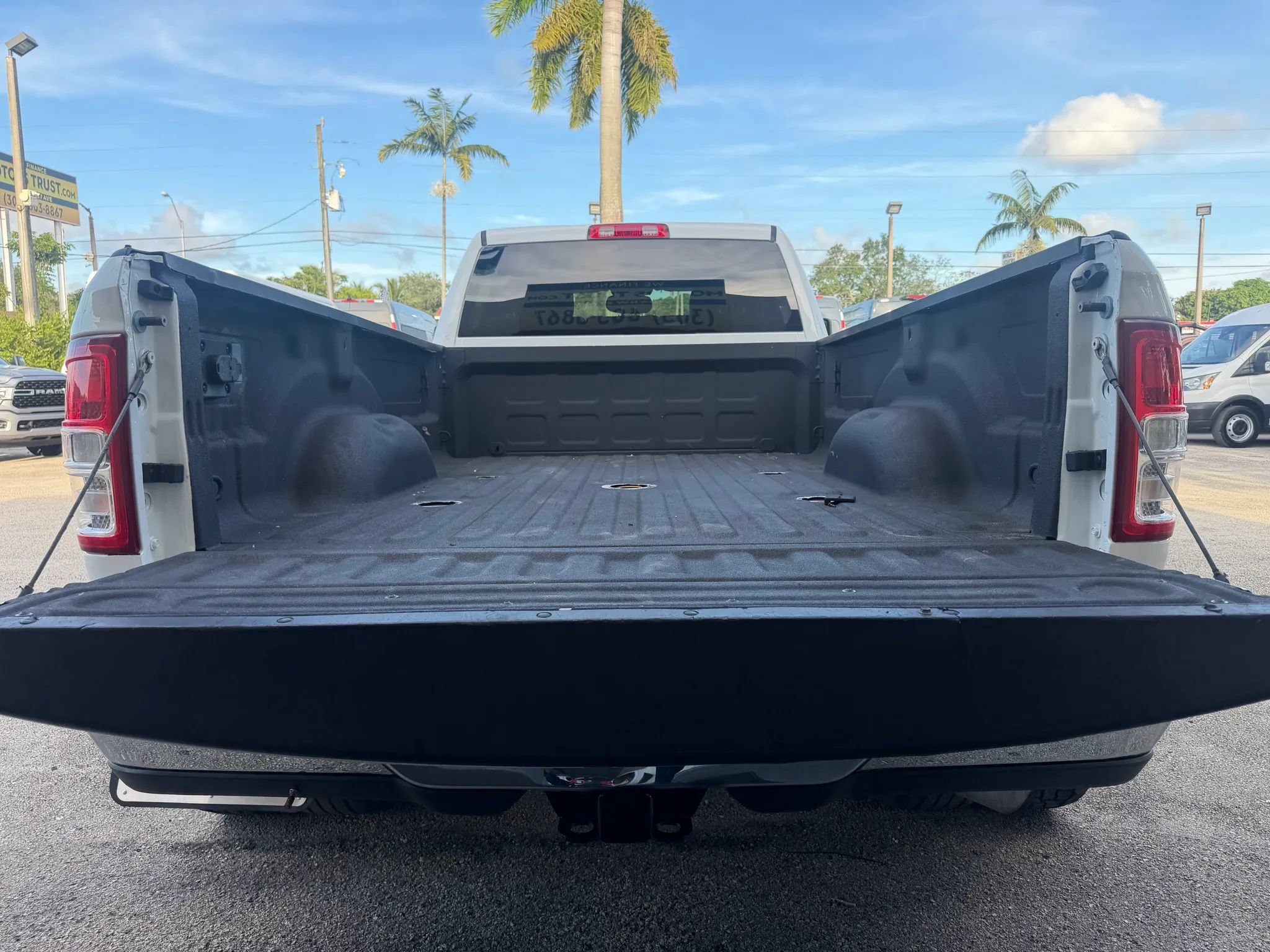 Used 2023 RAM 3500 4x4 Crew Cab Big Horn DRW w/ Level 1 Equipment Group image 5
