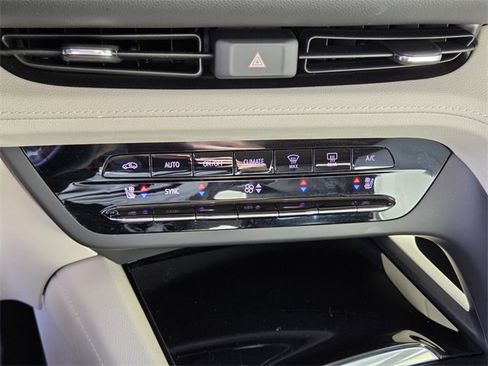 Certified 2023 Buick Envision Avenir image 22