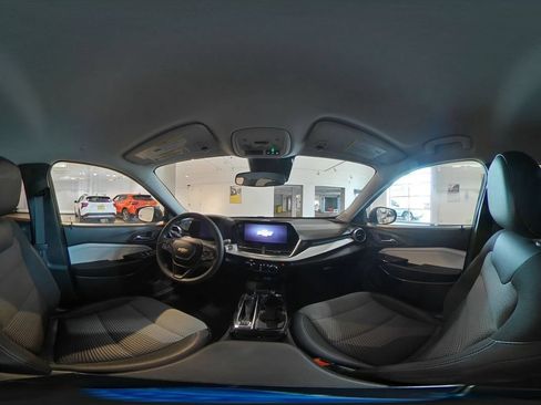 Used 2025 Chevrolet Trax LT FWD image 41