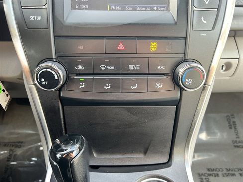 Used 2017 Toyota Camry LE image 20