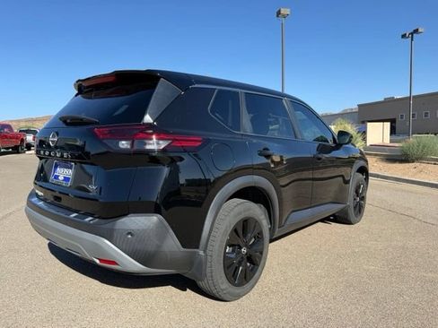 Used 2022 Nissan Rogue SV FWD image 5