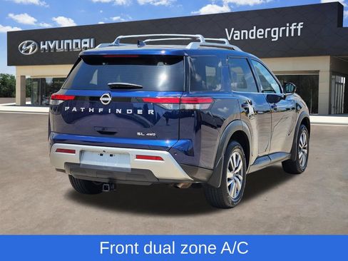 Used 2023 Nissan Pathfinder SL AWD/4WD image 4