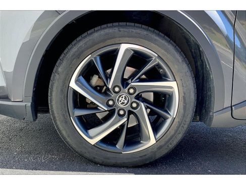 Used 2022 Toyota C-HR Limited FWD image 9
