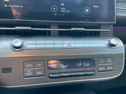 Used 2024 Hyundai Kona Limited FWD image 17
