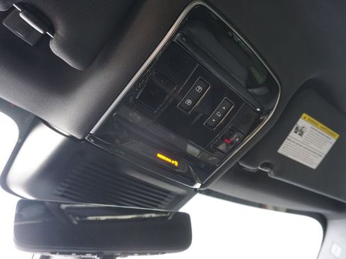 New 2025 Land Rover Range Rover Sport Dynamic SE image 16