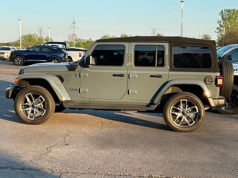 Used 2024 Jeep Wrangler Unlimited w/ Convenience Group image 4