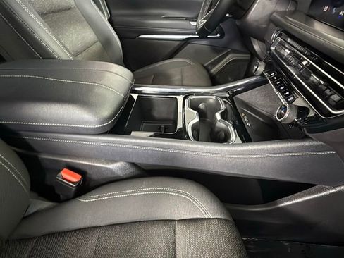 Used 2025 Chevrolet Traverse LT w/ Driver Confidence Package image 38