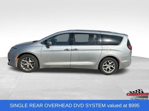 Used 2018 Chrysler Pacifica Touring-L w/ Tire & Wheel Group image 2