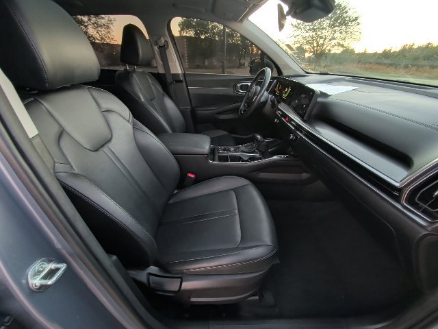 Used 2024 Kia Sorento S w/ Panoramic Sunroof Package FWD image 3