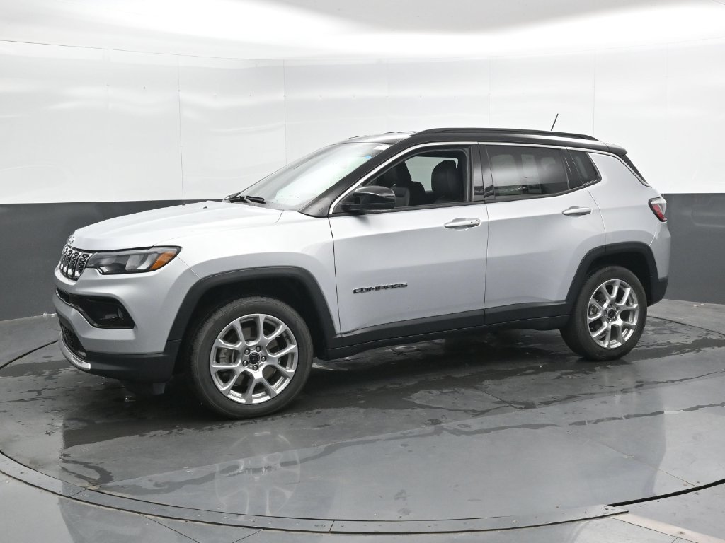 Used 2025 Jeep Compass Limited AWD/4WD image 7