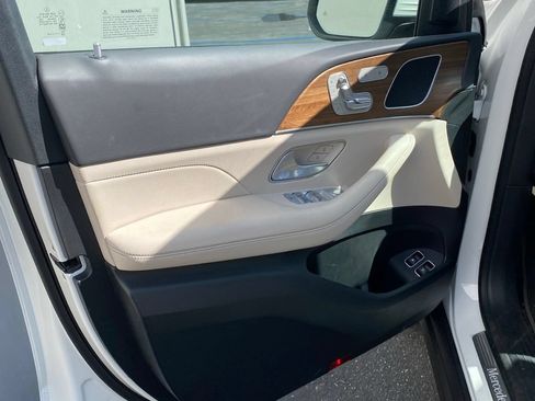 Certified 2025 Mercedes-Benz GLE 450e 4MATIC image 9