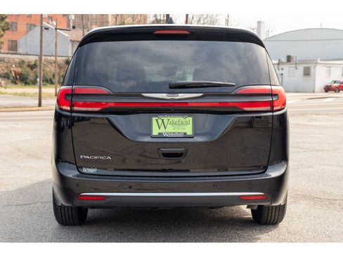 Used 2024 Chrysler Pacifica Touring-L image 32