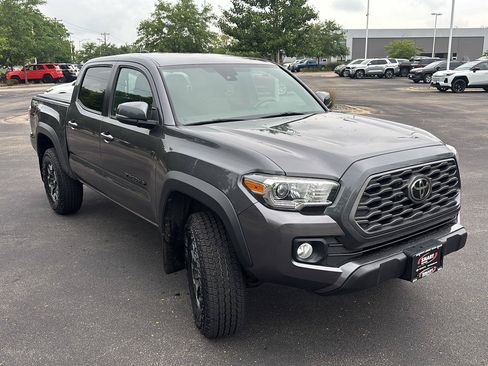 Used 2020 Toyota Tacoma TRD Off-Road w/ Blackout Package AWD/4WD image 7