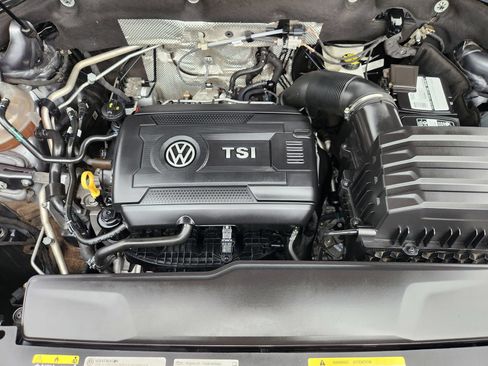 Used 2022 Volkswagen Atlas Cross Sport SE FWD image 32
