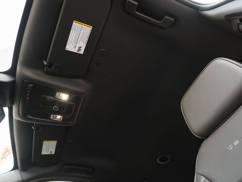 Used 2023 GMC Yukon Denali AWD/4WD image 21