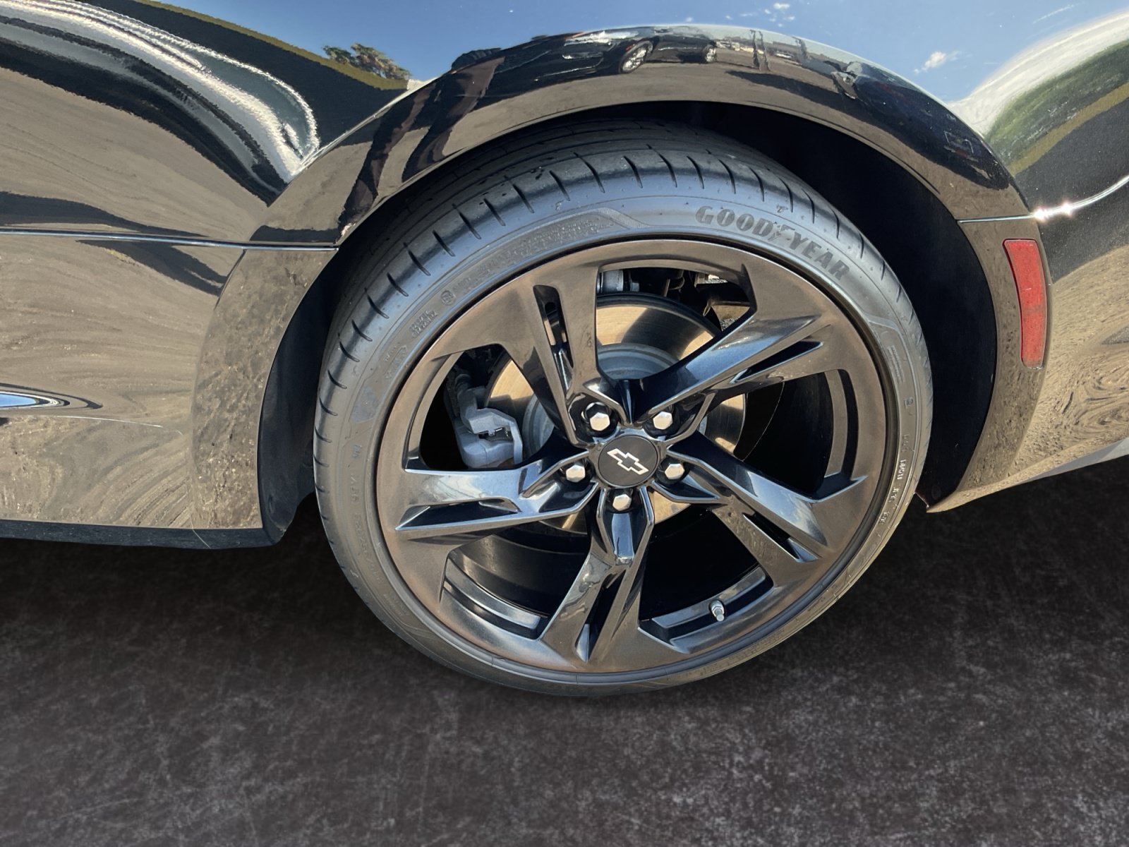 Used 2021 Chevrolet Camaro LT w/ RS Package RWD image 9