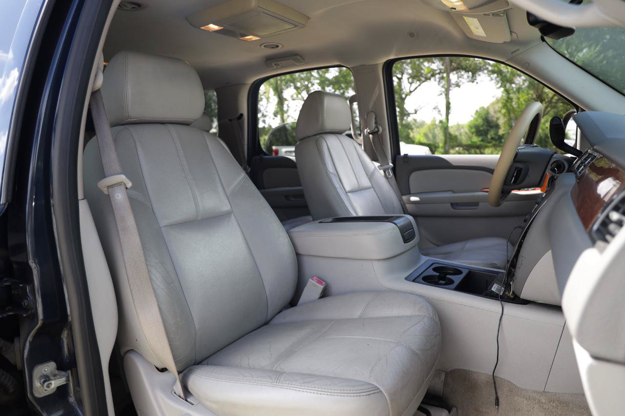 Used 2007 GMC Yukon SLT w/ SLT Preferred Equipment Group RWD image 16
