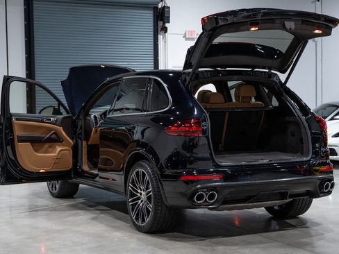 Used 2016 Porsche Cayenne Turbo S w/ Premium Package Plus image 39