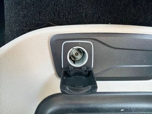 Used 2023 Chrysler Pacifica Touring-L FWD image 42