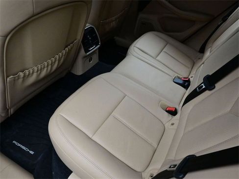 Used 2024 Porsche Macan image 15