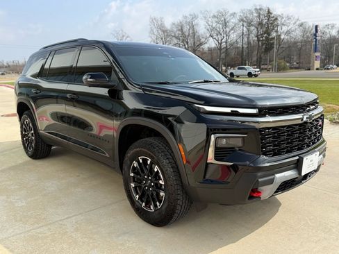 Used 2025 Chevrolet Traverse Z71 w/ Enhanced Driving Package image 6