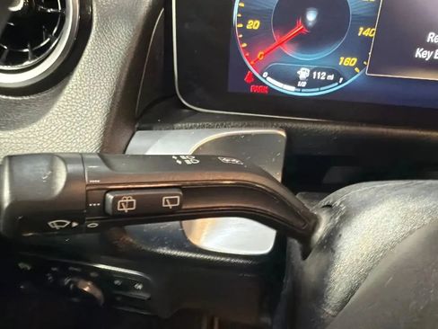 Used 2021 Mercedes-Benz GLB 250 4MATIC image 14
