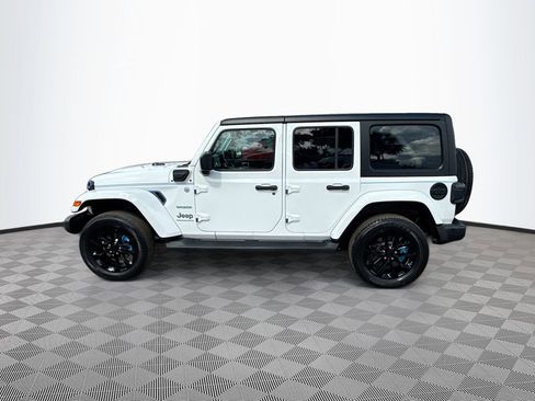 Used 2023 Jeep Wrangler Unlimited Sahara w/ Cold Weather Group AWD/4WD image 9