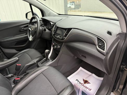 Used 2020 Chevrolet Trax LT w/ Driver Confidence Package image 27