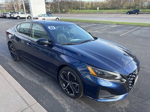 Used 2023 Nissan Altima 2.5 SR AWD/4WD image 5