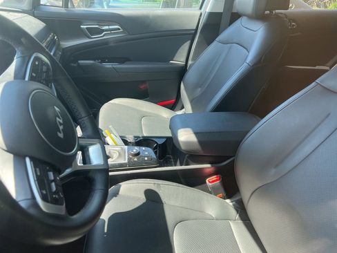 Used 2024 Kia Sportage EX FWD image 10