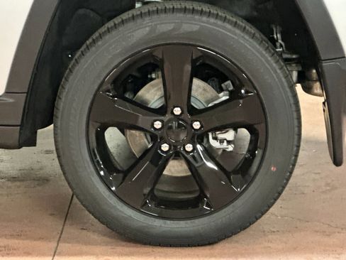 New 2026 Jeep Grand Cherokee Limited w/ Limited Altitude Package image 25