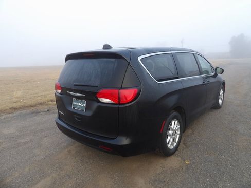 Used 2023 Chrysler Voyager LX image 6