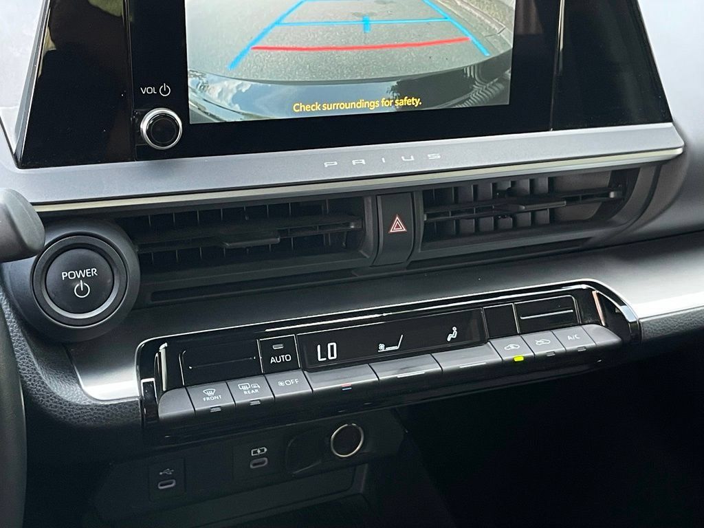 Used 2025 Toyota Prius LE FWD image 18