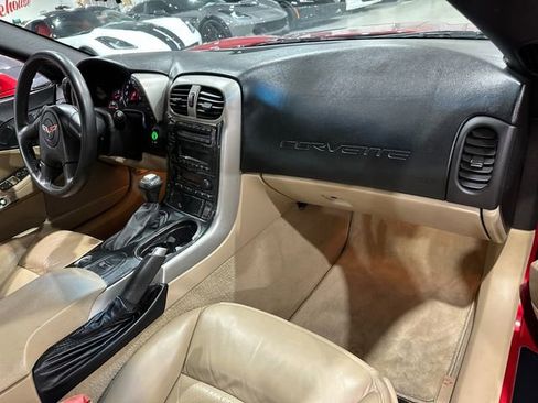 Used 2005 Chevrolet Corvette Coupe w/ Preferred Equipment Group RWD image 9