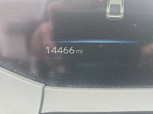 Used 2025 Toyota Prius FWD image 2