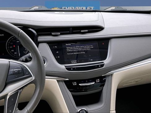 Used 2022 Cadillac XT5 Premium Luxury w/ Technology Package AWD/4WD image 9
