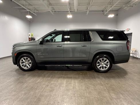 Used 2023 Chevrolet Suburban Premier image 7