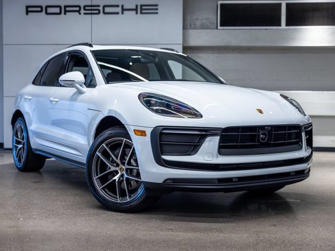 Certified 2026 Porsche Macan AWD/4WD image 10